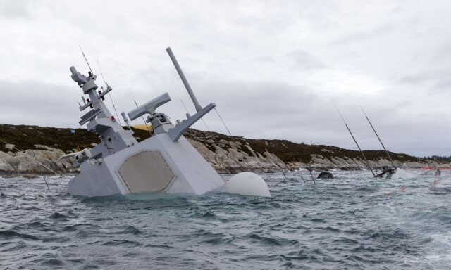image: Kvinner henges ut etter «Helge Ingstad»-havariet